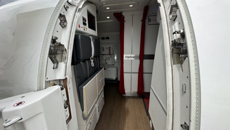 Helvetic Airways E195-E2