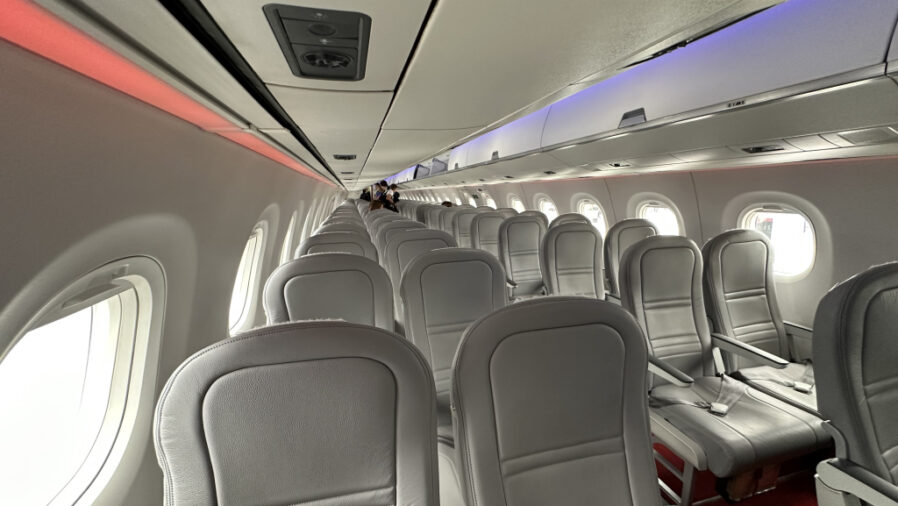 Helvetic Airways E195-E2